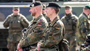 فرمانده، نیروهایش را برای جنگ آماده می‌کند