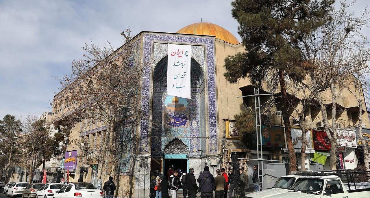 بازدید سفرا و خبرنگاران خارجی از آثار به‌جامانده آشوب‌ها بر پیکر شهر