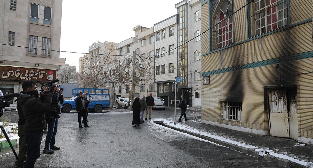 بازدید سفرا و خبرنگاران خارجی از آثار بهجامانده آشوبها بر پیکر شهر