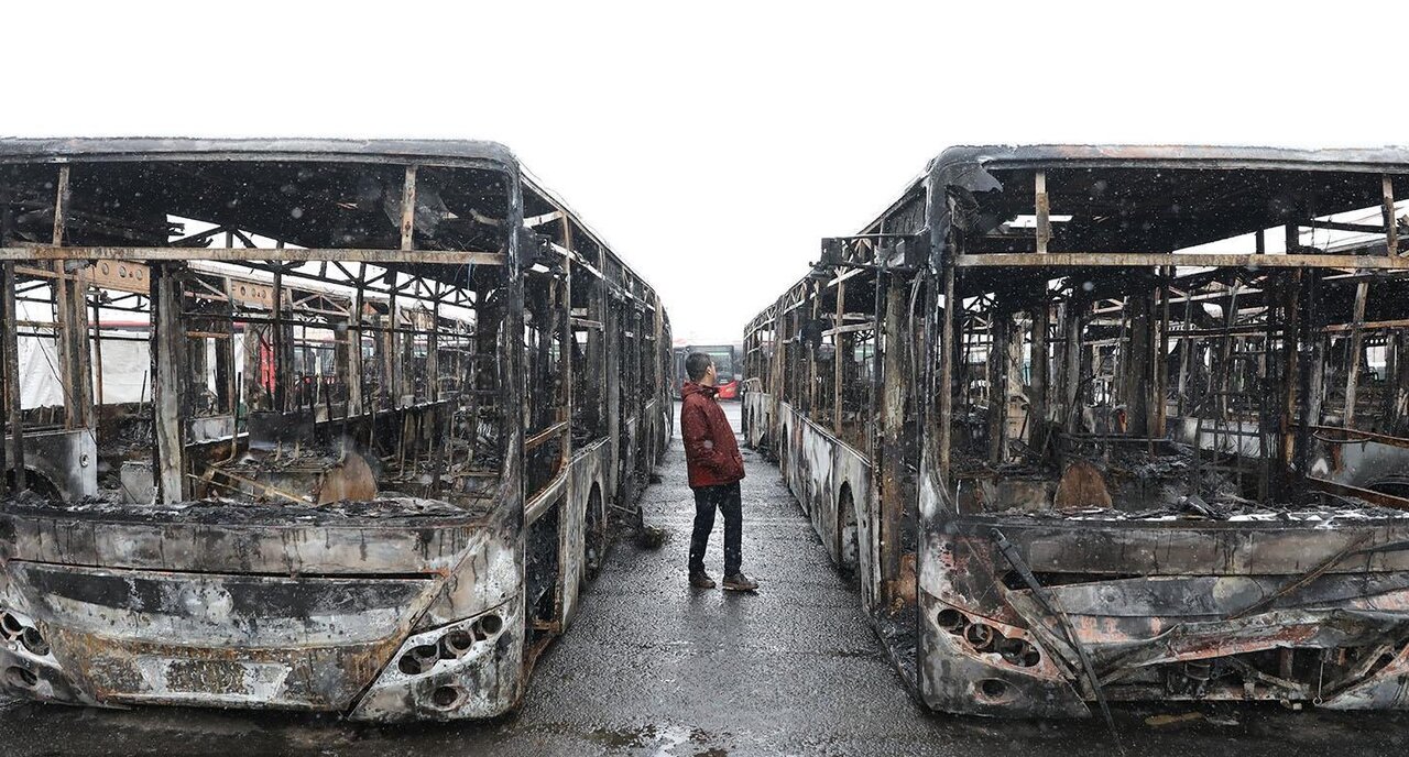 بازدید سفرا و خبرنگاران خارجی از آثار بهجامانده آشوبها بر پیکر شهر