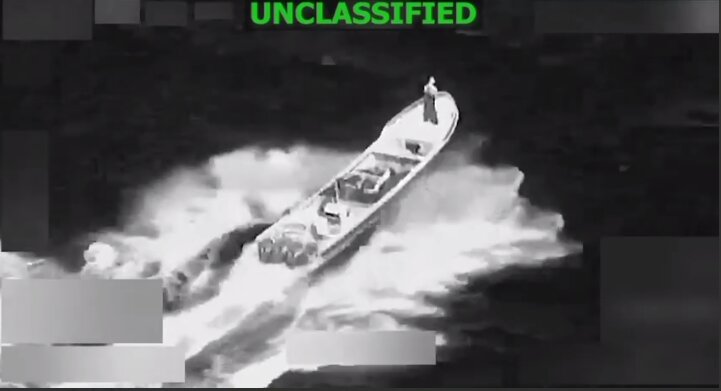 منفجر شدن ناگهانی یک قایق توسط آمریکایی ها | ویدئو