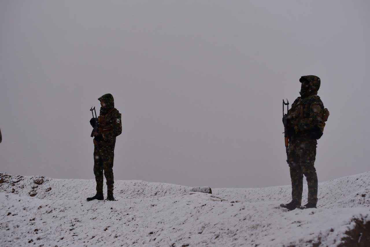 نیروهای حشدالشعبی در مرزهای سوریه در سخت ترین شرایط | تصاویر