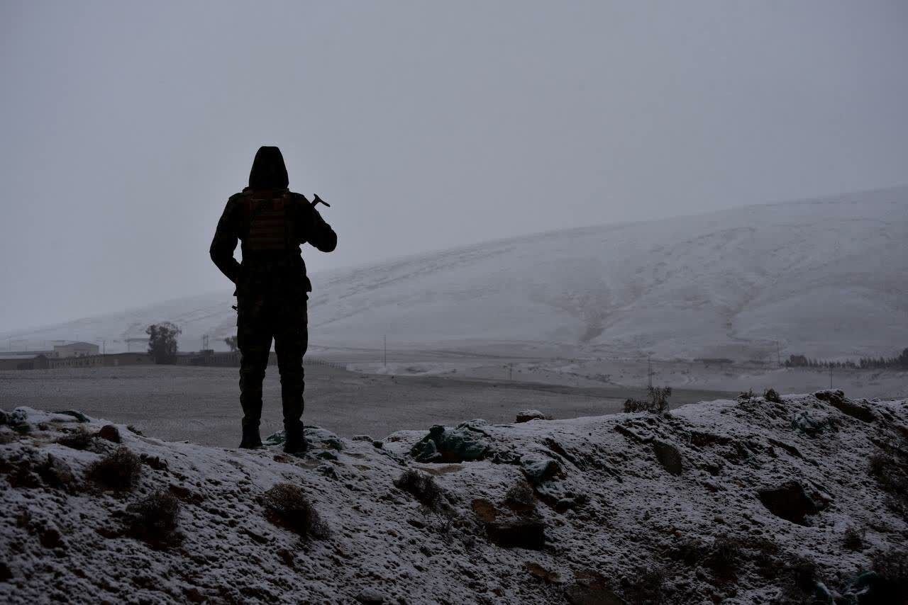 نیروهای حشدالشعبی در مرزهای سوریه در سخت ترین شرایط | تصاویر