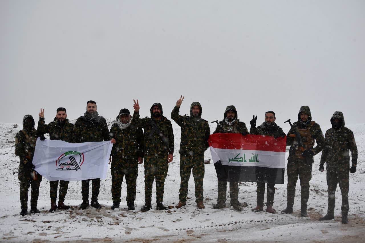 نیروهای حشدالشعبی در مرزهای سوریه در سخت ترین شرایط | تصاویر