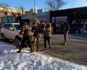 شلیک ممتد و قتل وحشیانه یک معترض توسط پلیس آمریکا + ویدئو | نمایی دیگر از وحشی‌گری‌ پلیس مینیاپولیس!