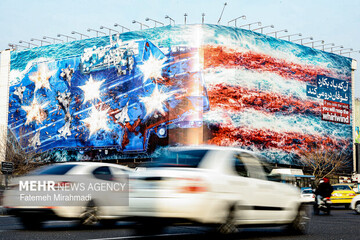 هواپیماهای آمریکایی در دیوارنگاره میدان انقلاب