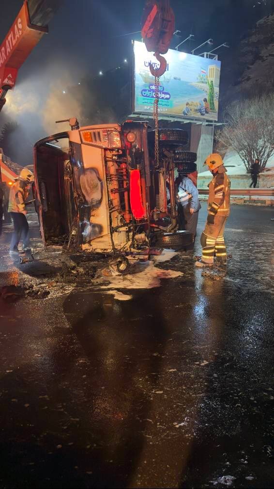 تصاویر برخورد خودروی حمل بنزین با یک سمند