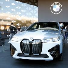 خودرویی که با احساسات شما تغییر رنگ می‌دهد! | اسرار  پنهان در بدنه " BMW " های جدید