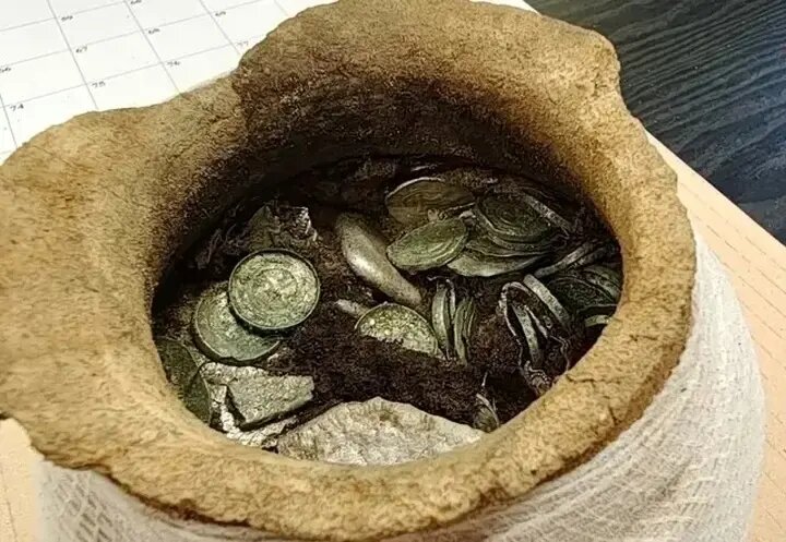 کوزه‌های گنجی که در سال ۲۰۲۵ پیدا شدند | عکس