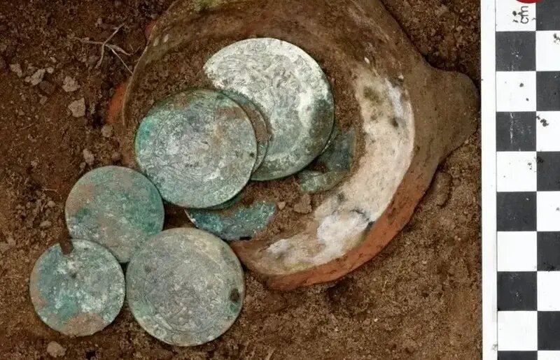 کوزههای گنجی که در سال ۲۰۲۵ پیدا شدند | عکس