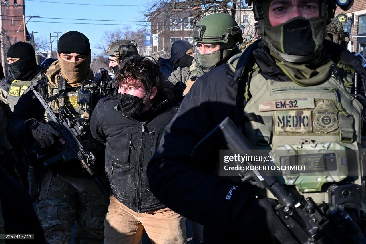 تصاویر تلخ از برخورد پلیس آمریکا با با معترضان در مینه‌سوتا