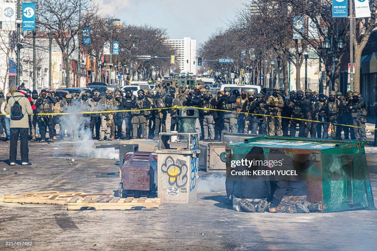 تصاویر تلخ از برخورد پلیس آمریکا با با معترضان در مینه‌سوتا