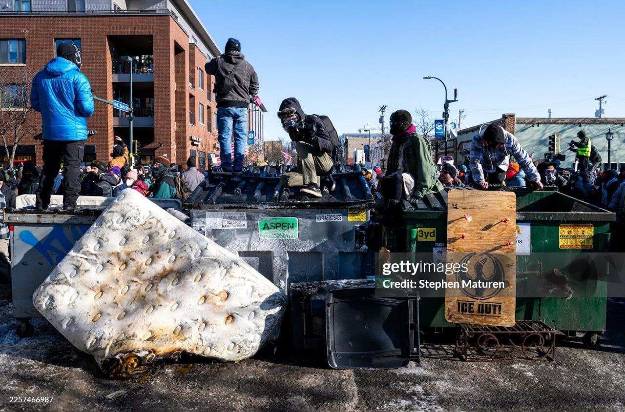 تصاویر تلخ از برخورد پلیس آمریکا با با معترضان در مینه‌سوتا