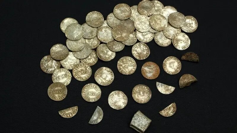 شگفتانگیزترین گنجهای کشف شده در بریتانیا سال ۲۰۲۴ | عکس