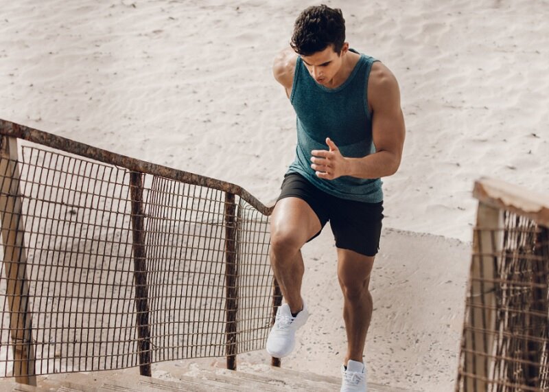 به جای ۱۰ هزار قدم پیاده‌روی، روزانه این تعداد پله را بالا بروید