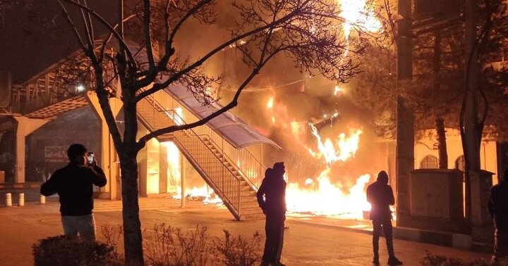 فضای ایلام در پنجشنبه شب با همه کشور متفاوت بود + ویدئو | کسانی در خیابان رفت وآمد داشتند که کاملا مسلح بودند