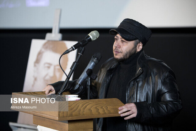 در مراسم یادبود رضا رویگری چه گذشت؟ | ما از مردم جدا نیستیم و ...