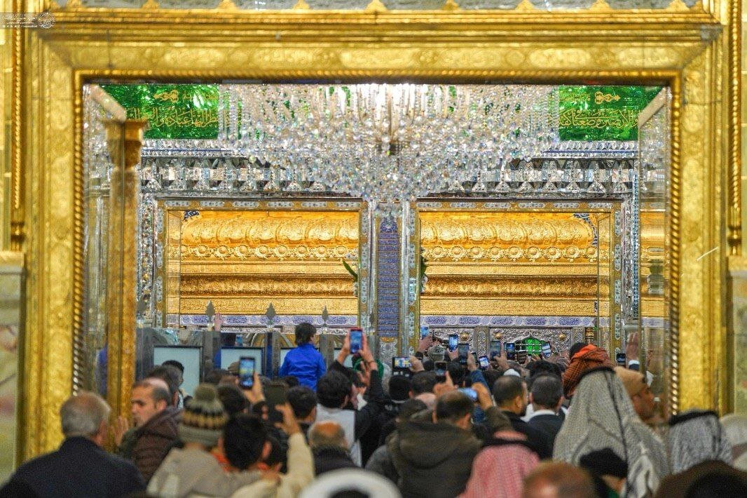 رونمایی از تاج طلایی جدید ضریح امیرالمؤمنین(ع) | تصاویر