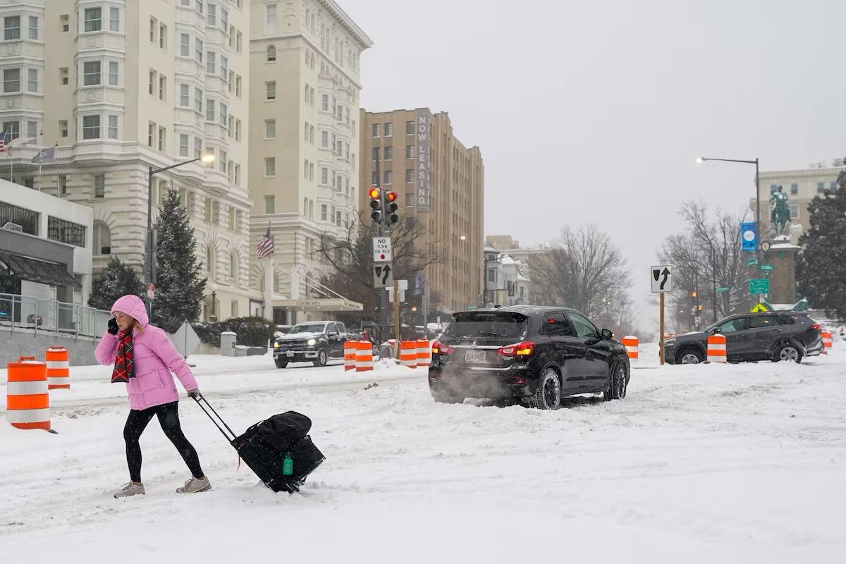 طوفان و برف کشنده در آمریکا | تصاویر، تعداد کشتهشدگان به ۳۰ نفر رسید