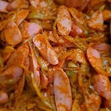 سوسیس بندری به سبک خیابانی: طعم تند و دودی برای غذاهای سریع و دلچسب