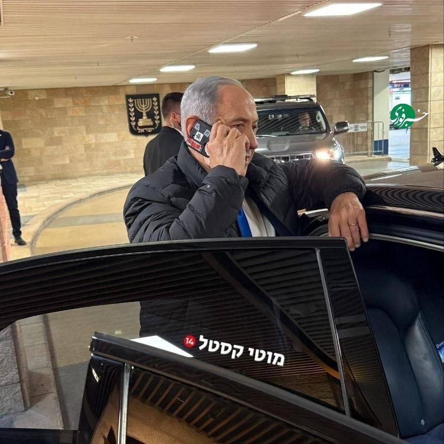 پوشاندن دوربین گوشی نتانیاهو با چسب+ تصاویر 