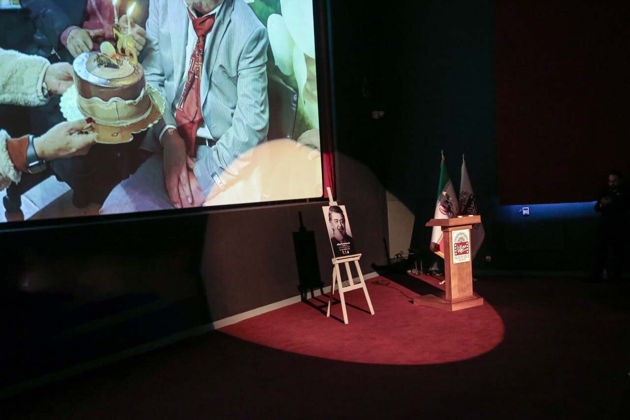 جدیدترین تصاویر از مازیار لرستانی در مراسم یادبود رضا رویگری | تصاویری از این مراسم را ببینید