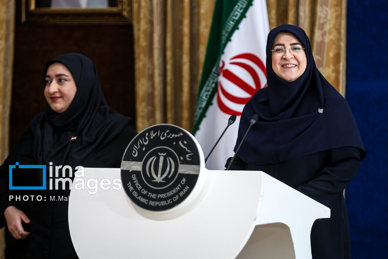 قاب های متفاوت از سخنگوی دولت در نشست امروز | تصاویر