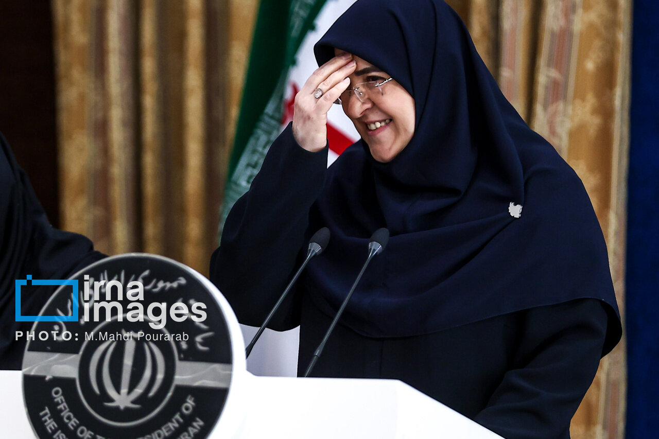 قاب های متفاوت از سخنگوی دولت در نشست امروز | تصاویر