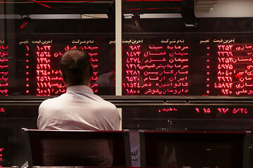 افشای جزئیات تبانی یک دوتابعیتی در فرابورس | کلاهبرداری ۳ هزار میلیارد تومانی  با سهام غیرواقعی