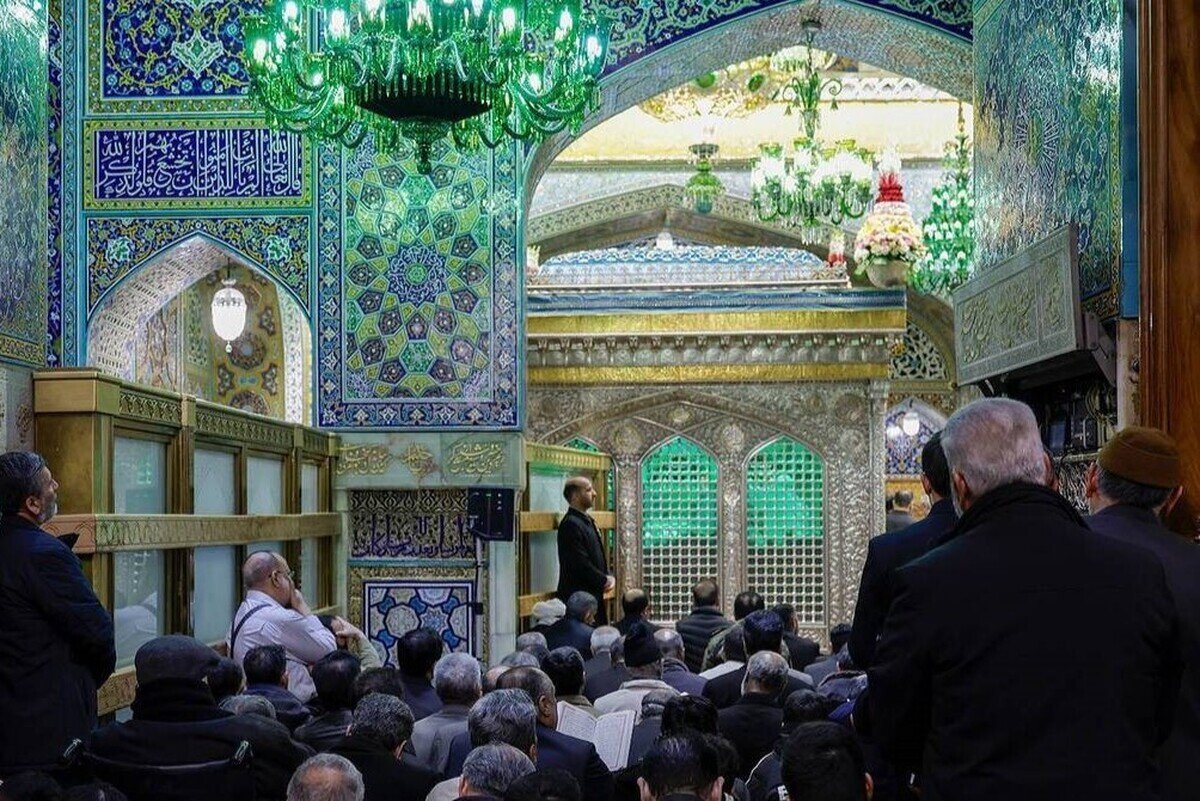 غبارروبی مضجع امامرضا(ع) با حضور خانواده شهدای ناآرامی های اخیر | تصاویر