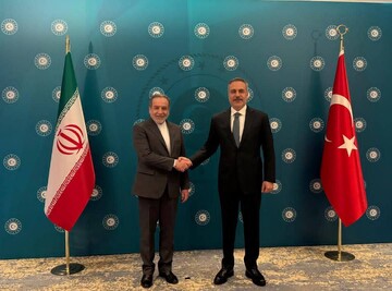 عراقچی وارد استانبول شد | وزیر امور خارجه: اروپا یک قاره رو به افول است | در حال حاضر مسائل منطقه بسیار جدی است