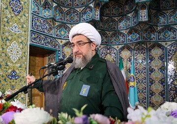 سلطنت‌طلب‌ها سر ترامپ کلاه می‌گذارند