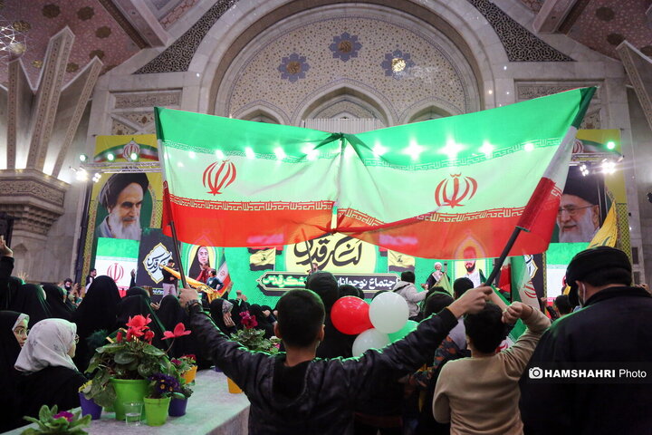 گردهمایی نوجوانان آرمانی لشکر قدس در مرقد امام (ره)