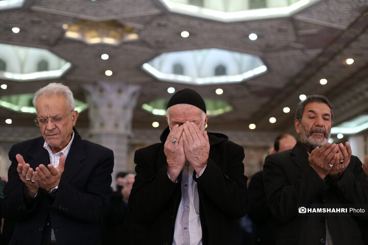 نماز جمعه این هفته تهران به امامت حجت‌الاسلام والمسلمین سید محمدحسن ابوترابی‌فرد در مصلای امام خمینی (ره) برگزار شد