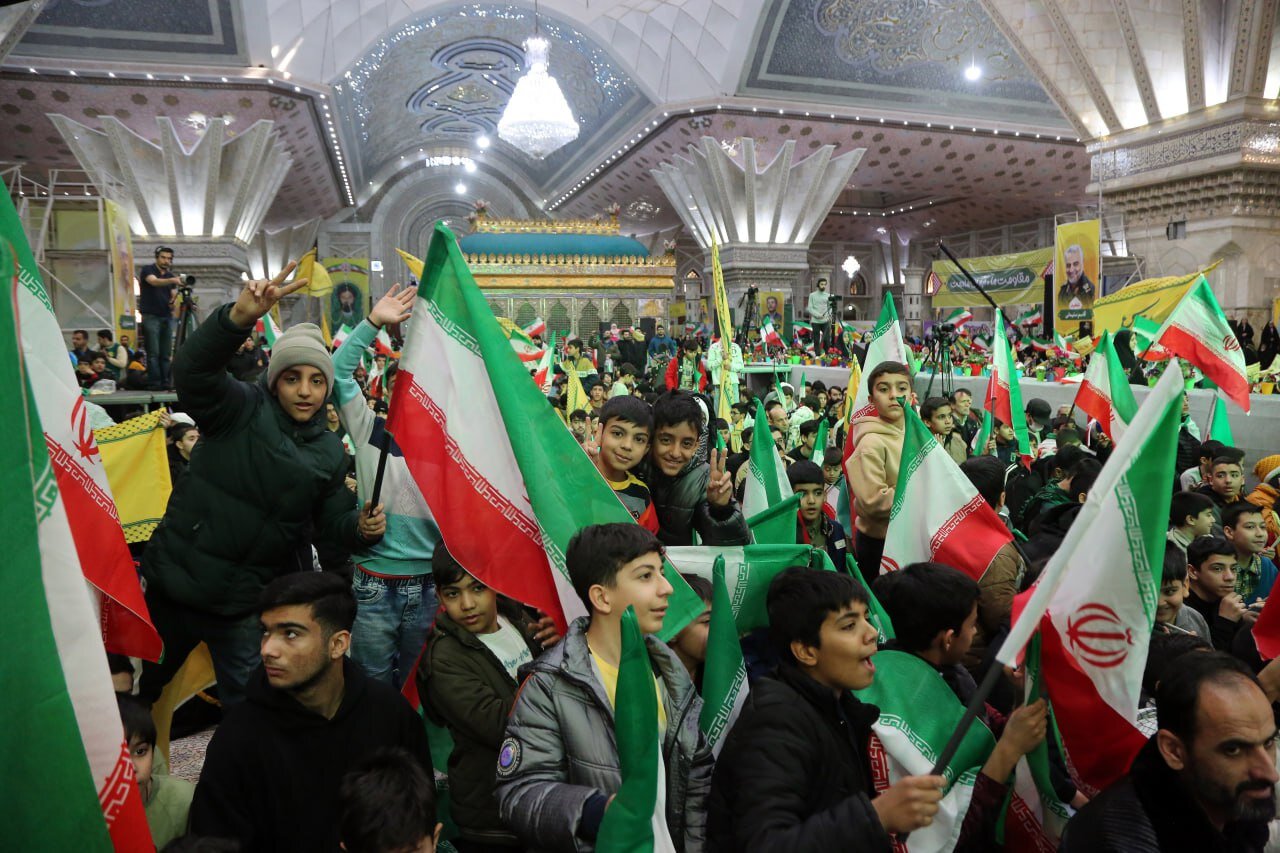 خبر نسل چهارم، پای کار انقلاب