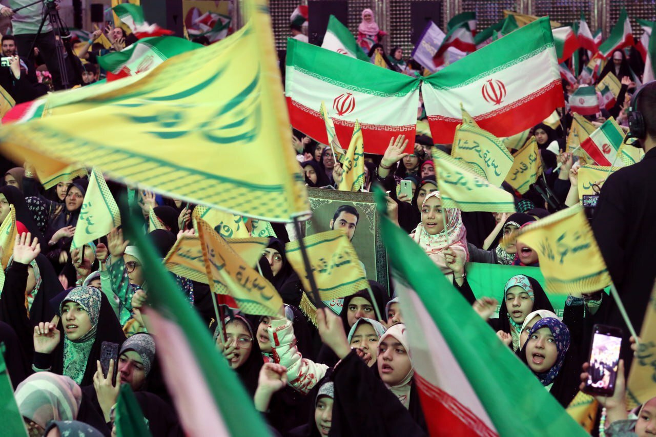 خبر نسل چهارم، پای کار انقلاب