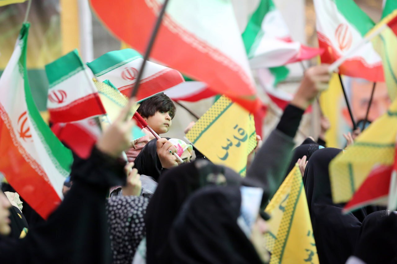 خبر نسل چهارم، پای کار انقلاب