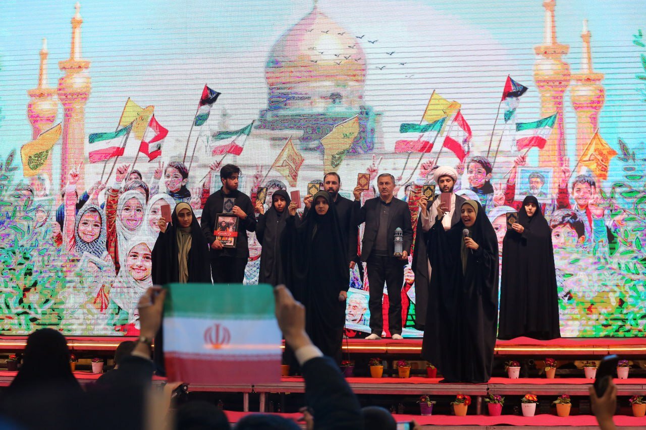 خبر نسل چهارم، پای کار انقلاب