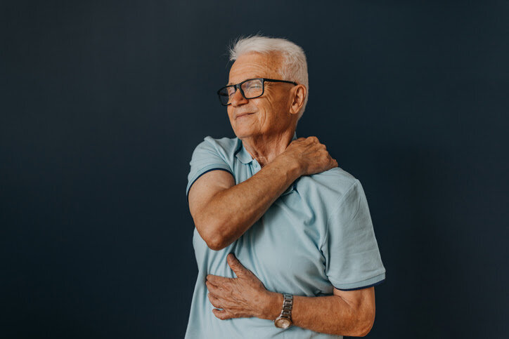 اشتباههای رایجی که موجب گردن درد میشوند