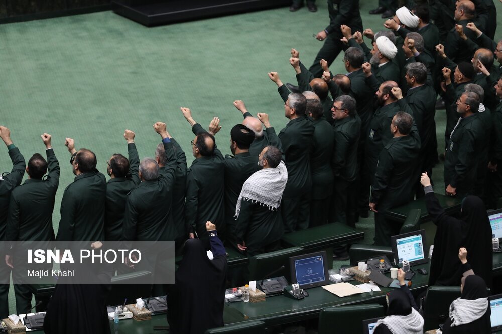 لباس سپاه بر تن مجلسی ها + تصاویر | اشتیاق نمایندهها را ببینید