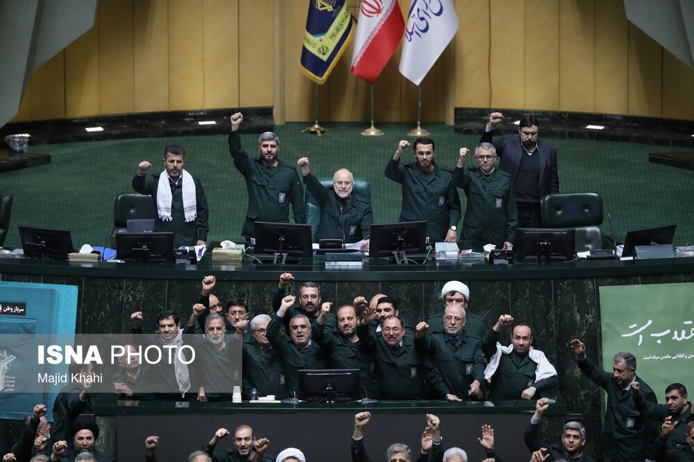 لباس سپاه بر تن مجلسی ها + تصاویر | اشتیاق نمایندهها را ببینید