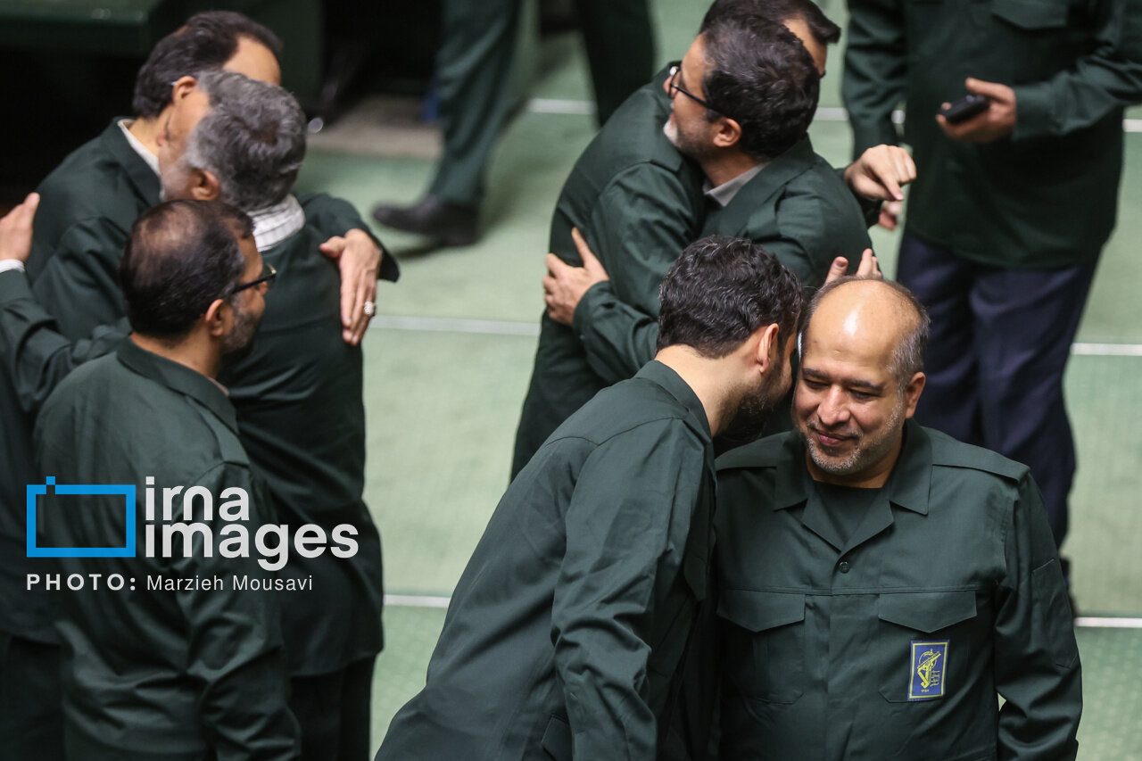 لباس سپاه بر تن مجلسی ها + تصاویر | اشتیاق نمایندهها را ببینید