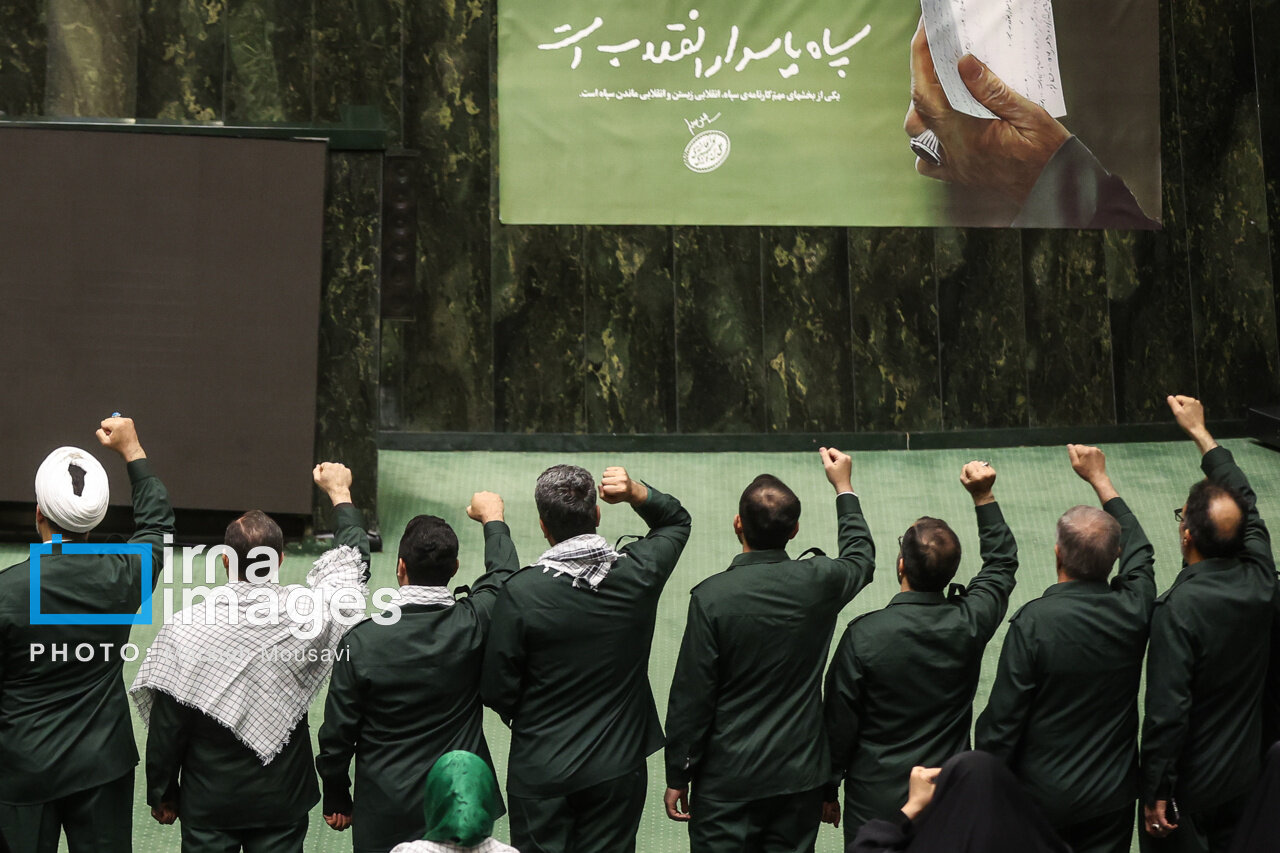 لباس سپاه بر تن مجلسی ها + تصاویر | اشتیاق نماینده‌ها را ببینید