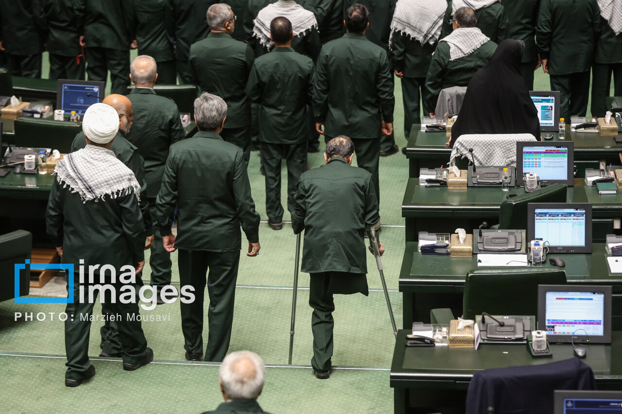 لباس سپاه بر تن مجلسی ها + تصاویر | اشتیاق نمایندهها را ببینید