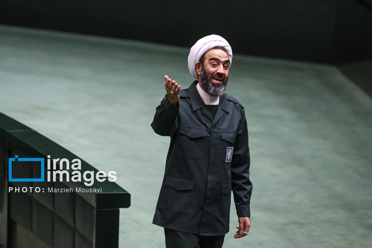 لباس سپاه بر تن مجلسی ها + تصاویر | اشتیاق نمایندهها را ببینید