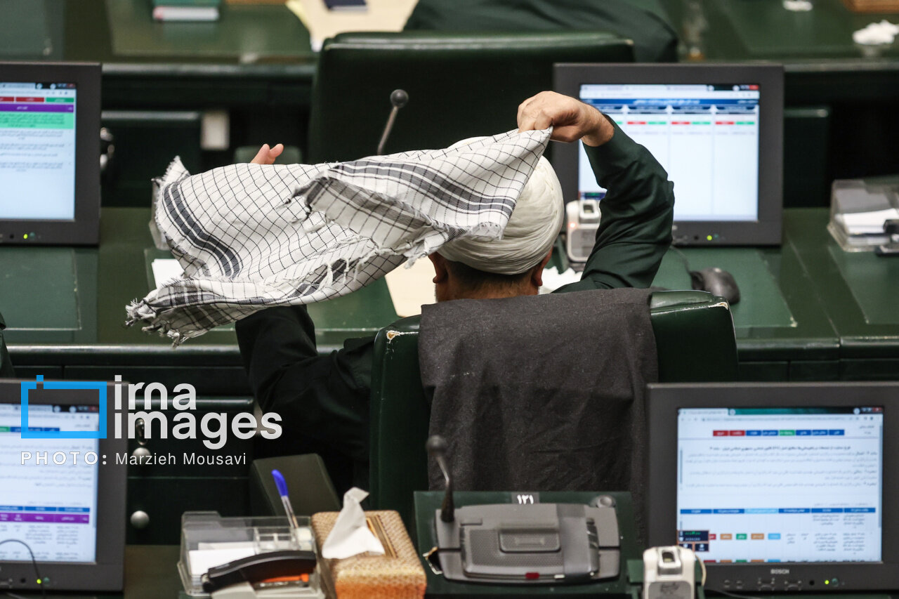 لباس سپاه بر تن مجلسی ها + تصاویر | اشتیاق نمایندهها را ببینید