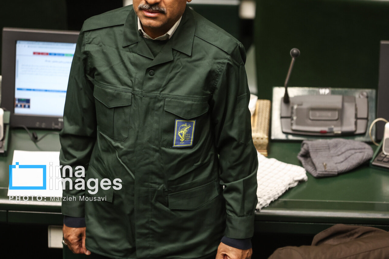 لباس سپاه بر تن مجلسی ها + تصاویر | اشتیاق نماینده‌ها را ببینید