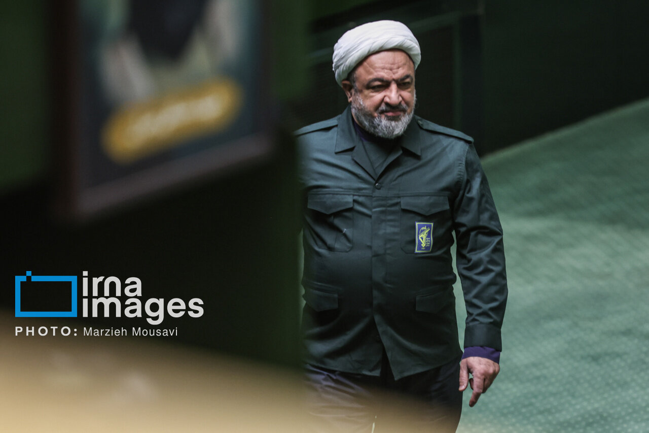 لباس سپاه بر تن مجلسی ها + تصاویر | اشتیاق نمایندهها را ببینید