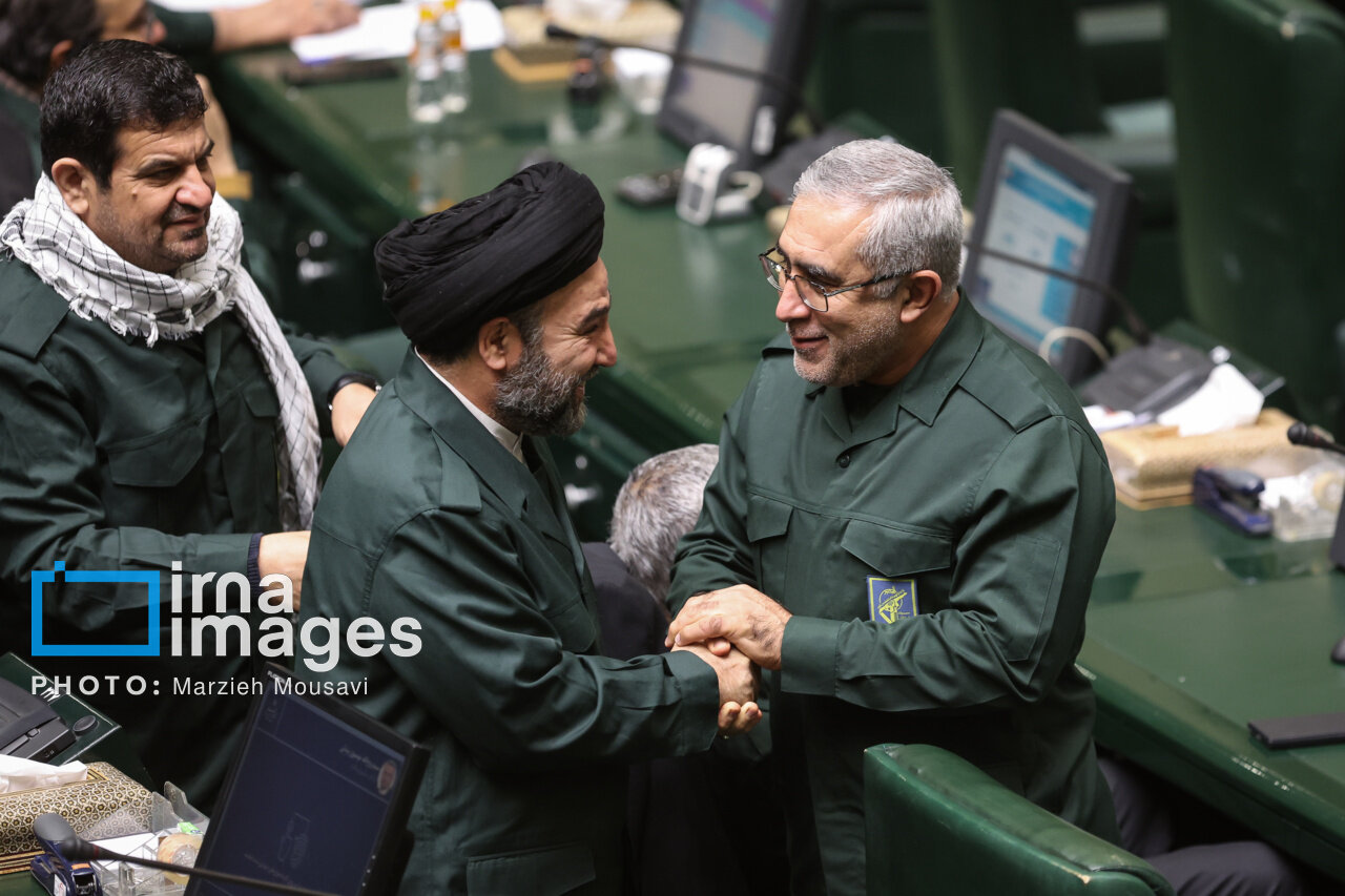 لباس سپاه بر تن مجلسی ها + تصاویر | اشتیاق نماینده‌ها را ببینید