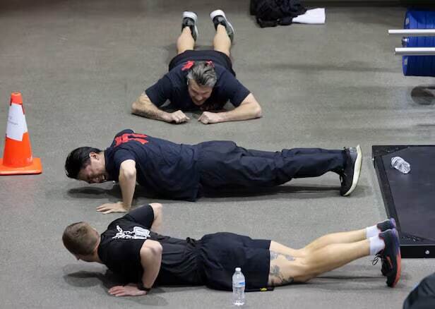 پینگ پنگ بازی وزیران دفاع کره و ژاپن | تصاویر